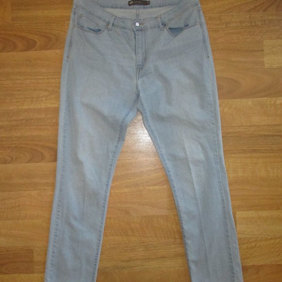 Levi's Denim - NWOT Levi's Mid-Rise Skinny Jeans Crease 16 Light